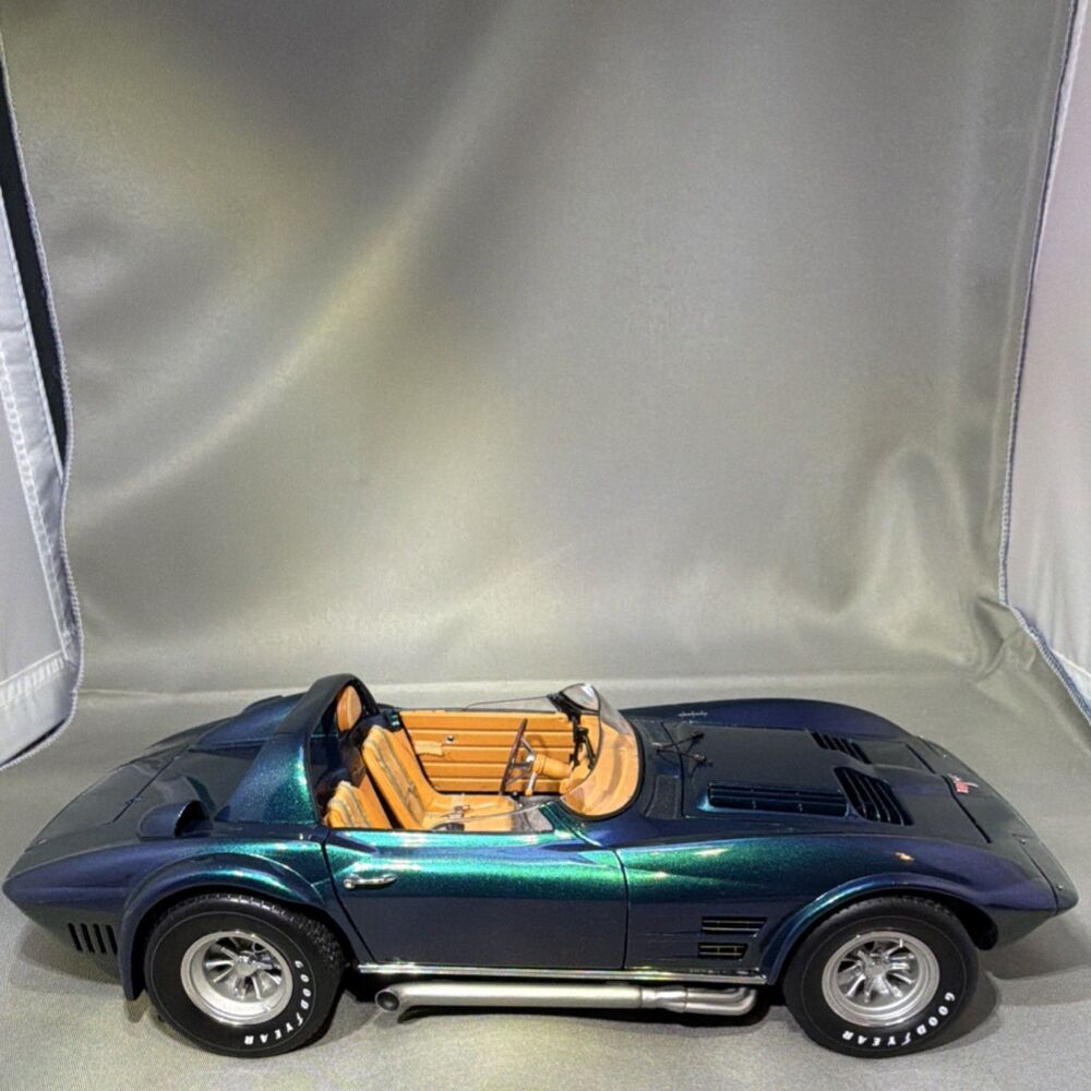 Exoto 1:18 1964 Corvette Grand Sport Roadster - Rare Standox Daytona Paradise